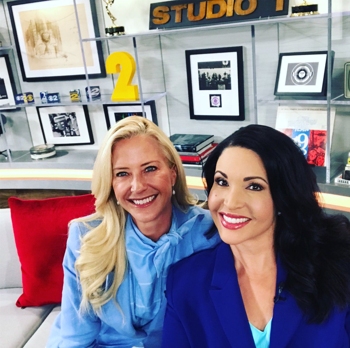 With <a href="/KendraThornton/">Kendra Thornton</a> talking about great deals for fall getaways on CBS Chicago✈️