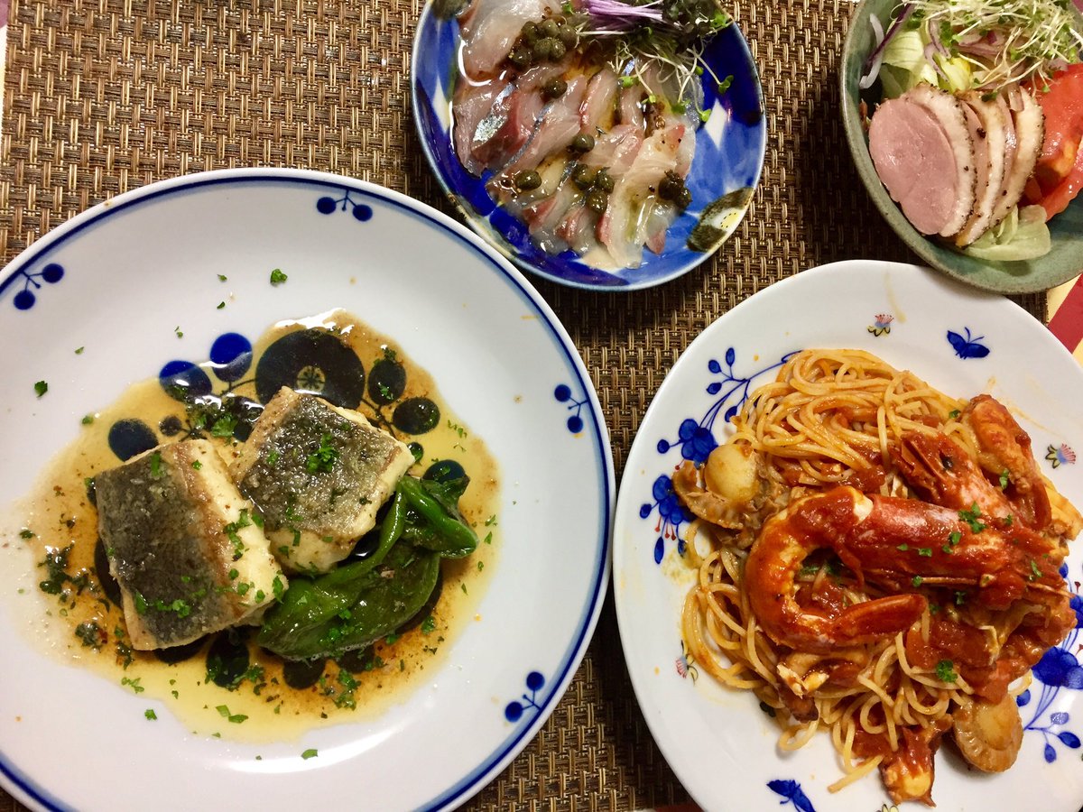 tamori007's tweet photo. 晩の #おうちごはん
ペスカトーレ
スズキのムニエル
シマアジ カルパッチョ
サラダ
久しぶりにパスタ🍝のような気がするー。美味い😋クリームソース系あんまり作らないから、今年はチャレンジしてみようかなー😊 https://t.co/rQ6wgMqihs