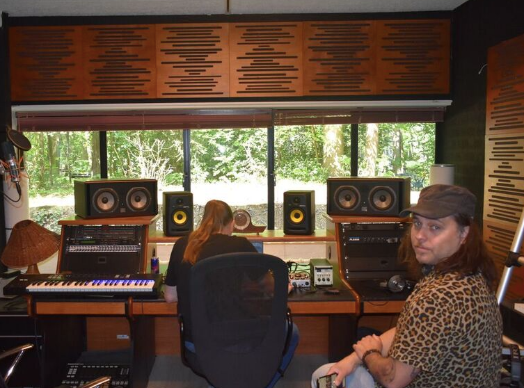 We truly enjoyed having @krydamusic and <a href="/pascalmolenaar/">Pascal Molenaar</a> over during our last edition of #onetimeatbandcamp!

#recplay #writingcamp #talents #musicians #recording #songwriting #toplines