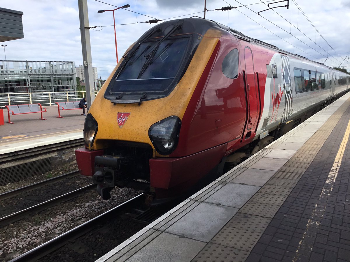 CicelyTmd's tweet photo. #2019RailtourDay4
08/09/19 Dalesrail
221 102 John Cabot (βI donβt know either?) WGN - CAR
1S65 1320 Birmingham New Street to Glasgow Central
Virgin Trains (West Coast) service @VirginTrains
#LoveStephanie π #Vomiter #Foundaseat https://t.co/4R4bcTubvA