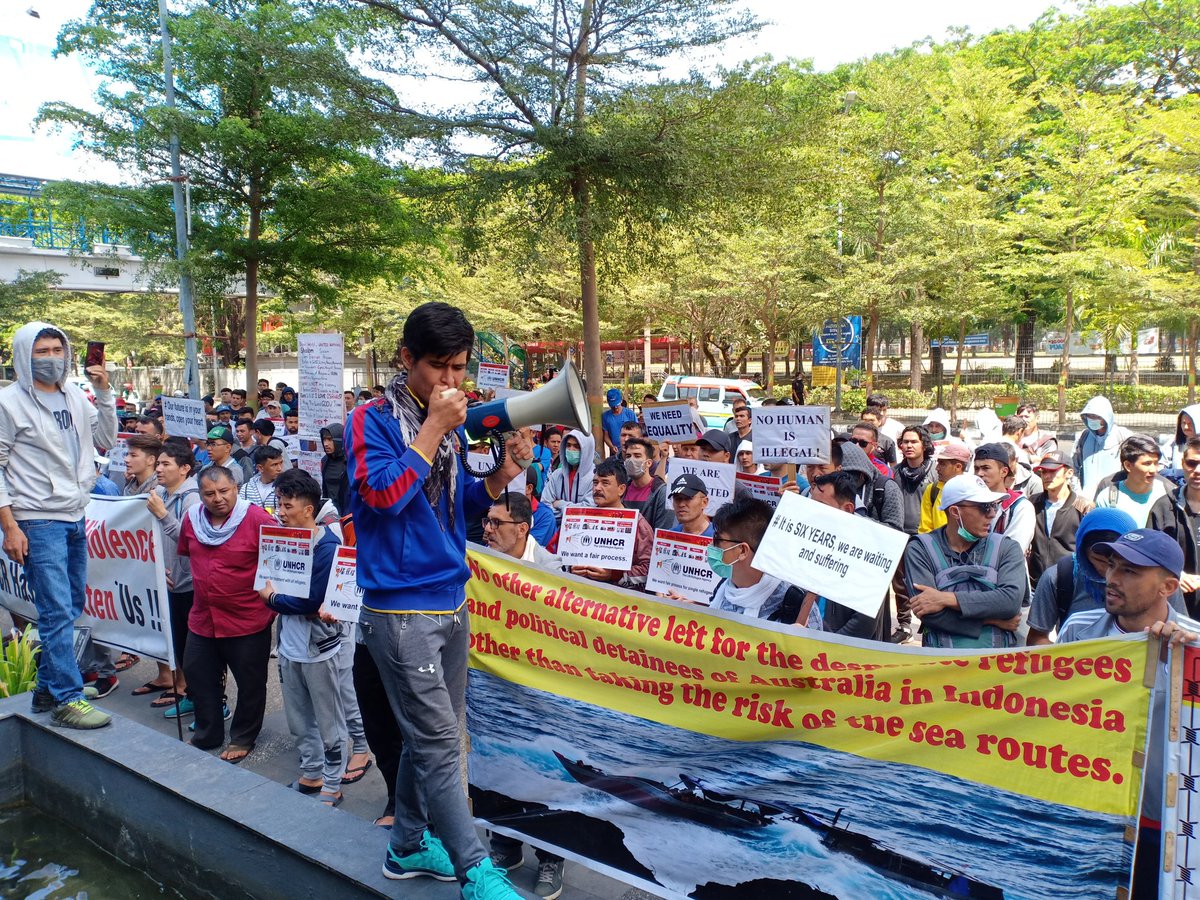 Assad_Hakimi's tweet photo. #RESETTLEMENT4SINGLEREFUGEES 
#HELPREFUGEESININDONESIA 
where should we go and whom should we ask for help and hear our voices?
To realize our life in Indonesia. https://t.co/lrPPIvDphX