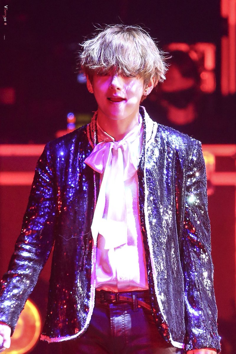 BTS63687372's tweet photo. 3周年おめでと👑
はじめて聞いた時はテテの音域の広さにただただ驚いて何度もﾘﾋﾟｰﾄしたなぁ🥰
歌いながらいろんな感情を表現するテテはほんとうに魅力的🥺ぼらへ💜
#3yearswithStigma
#STIGMA3주년
#Taehyung @BTS_twt https://t.co/Yd74L5vrXo