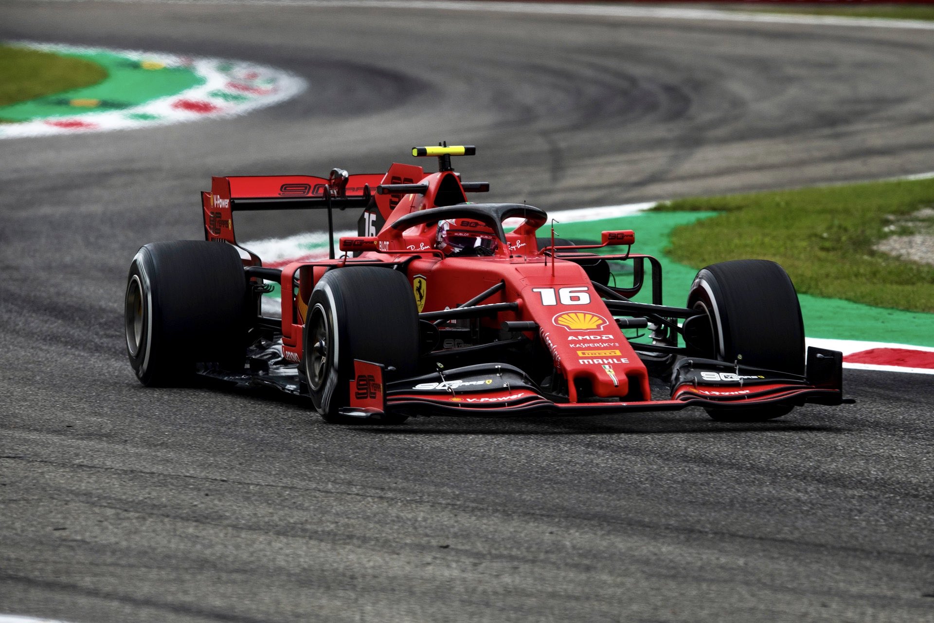 Charles Leclerc győzelmével 2010 után ismét hazai pályán nyert a Ferrari