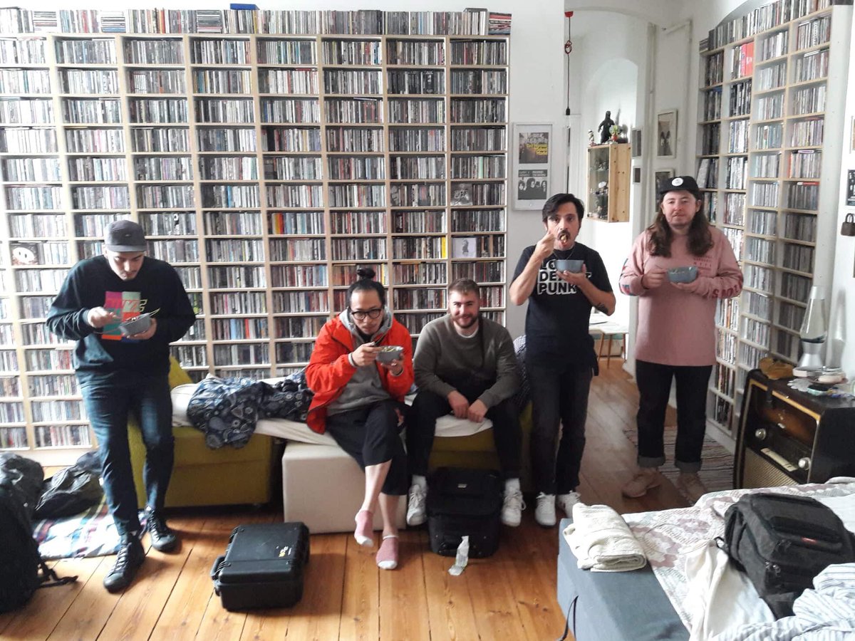 Had a fantastic weekend in Berlin to play and celebrate <a href="/JanSchwarzkamp/">Jan Schwarzkamp</a> birthday, can’t wait to come back ✌️🤘