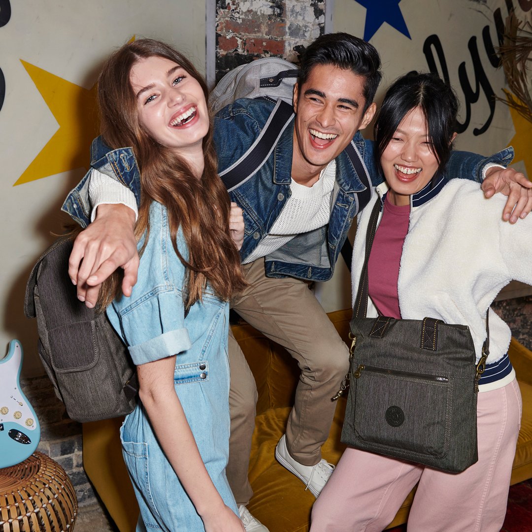 KiplingGlobal's tweet image. Enjoy the Peppery collection surrounded by friends. The grey denim tones give this collection a soft and urban touch to all the nights out! #kiplinglivelight #livelight bit.ly/2k0o4a8