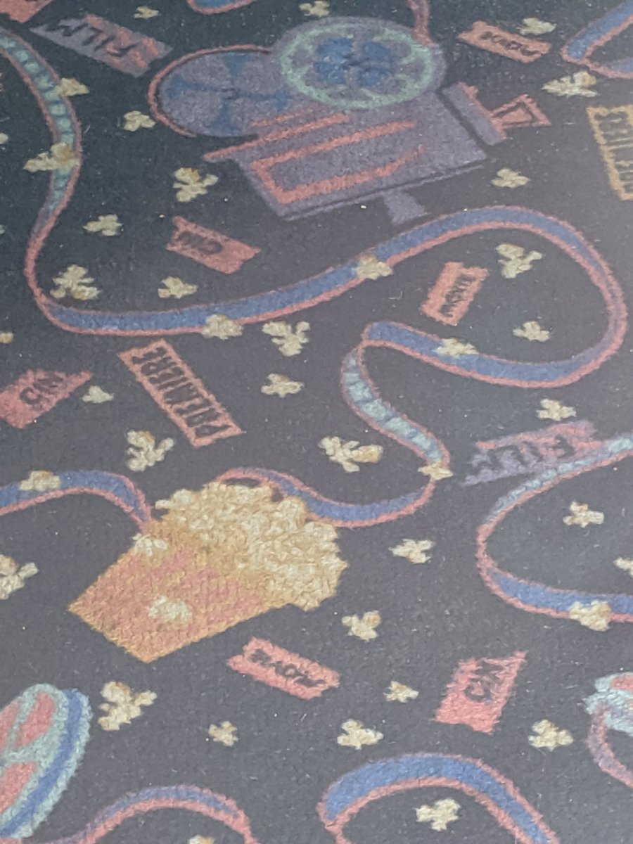 AmClassicCinema's tweet photo. Back "on the job"!  Love the retro 90's carpet!  @depere https://t.co/3Wza69VZI6