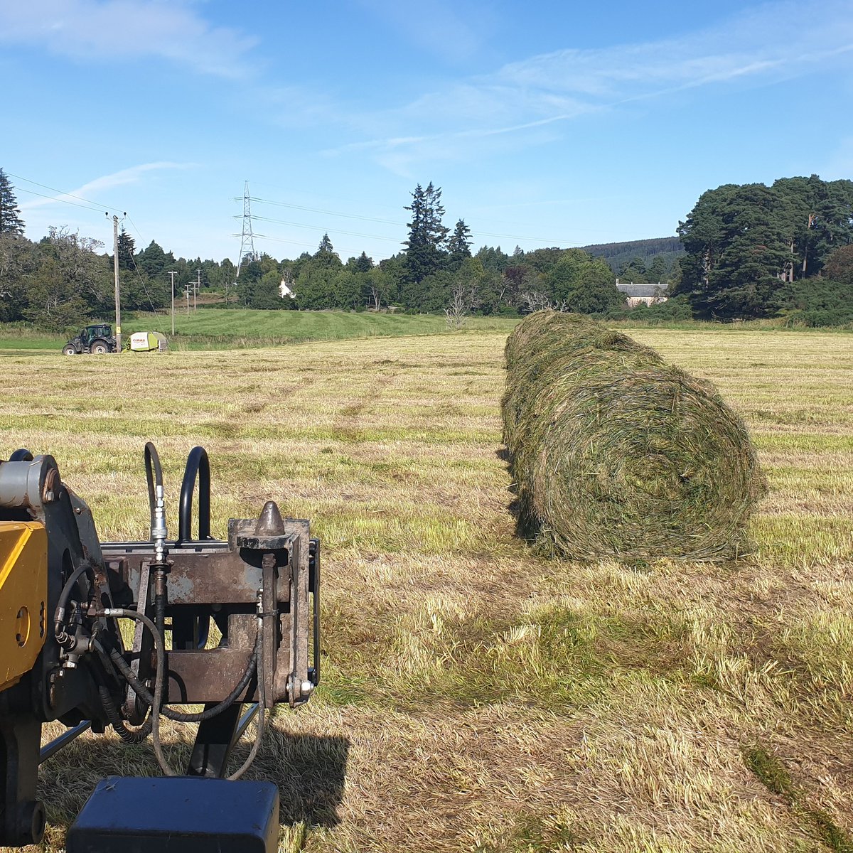 EdinvaleFarm's tweet image. Good to get some decent weather again to crack on with second cut silage - fodder that will be vital to keeping our cattle fed over winter #ScotFoodFort19 #scotchbeef #meatwithintegrity