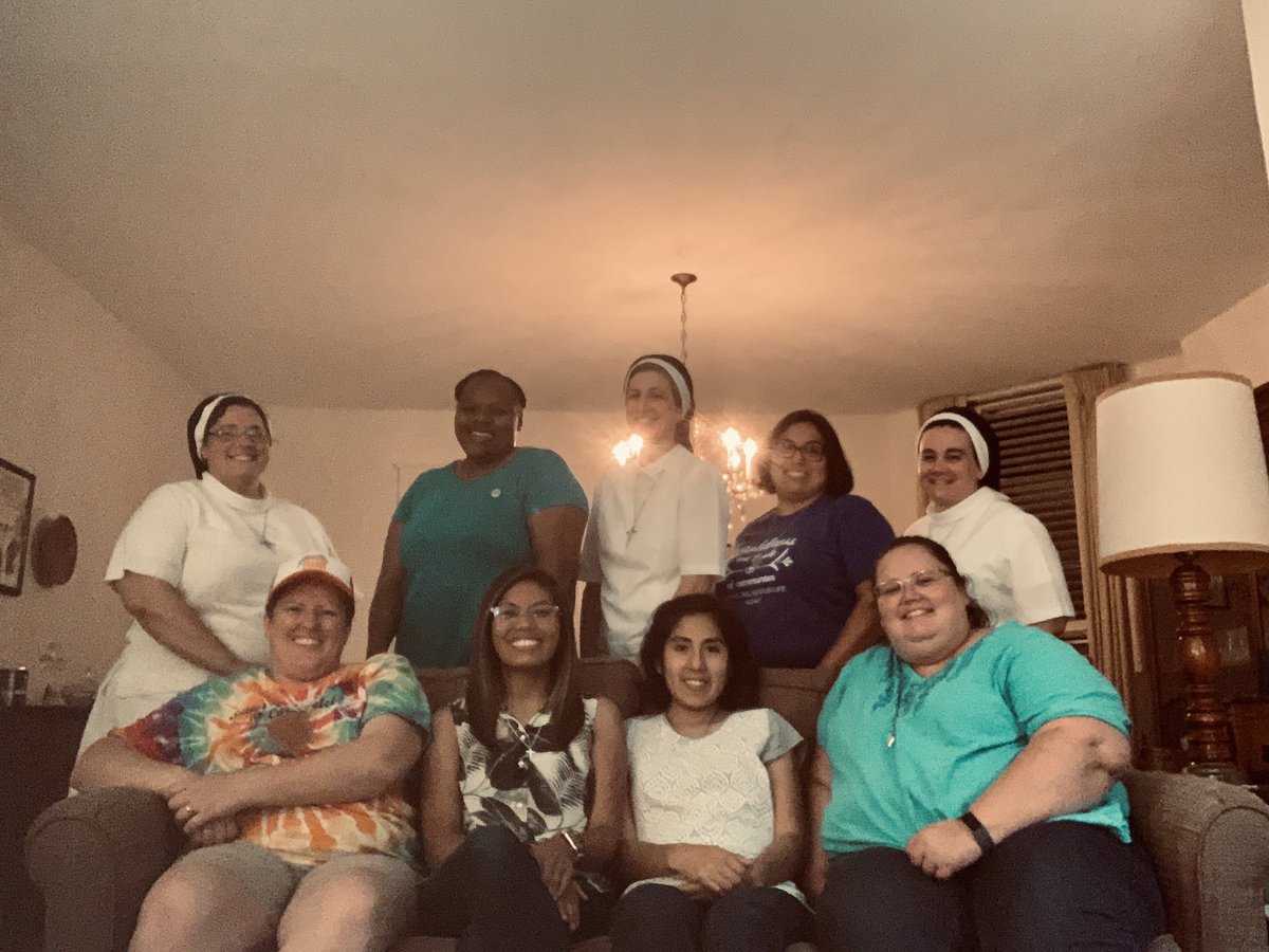 SisterClareB's tweet photo. A fun gathering of Giving Voice sisters in STL last night! #Youngnunsrock #GivingVoice #Cssjlife #VowedLife #community https://t.co/Zr7NQ7G8WB