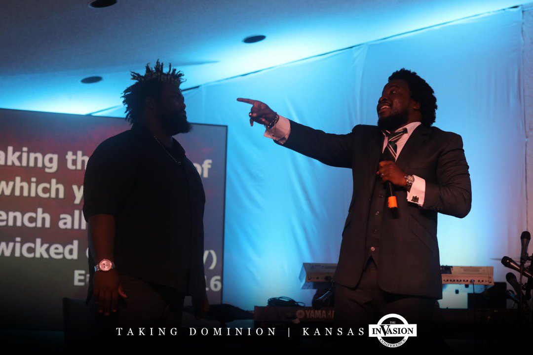 InvasionWorld1's tweet photo. NEGATIVE and SATANIC ALTARS WERE BROKEN .
thank you Kansas City.
@SonnieBaduuk #TheInvasionConference #TakingDominion #TheInvasion #Kansas #SonnieBaduMinistries #SBM @analiticks #AnaliticksMedia https://t.co/oJDX1CAfHt