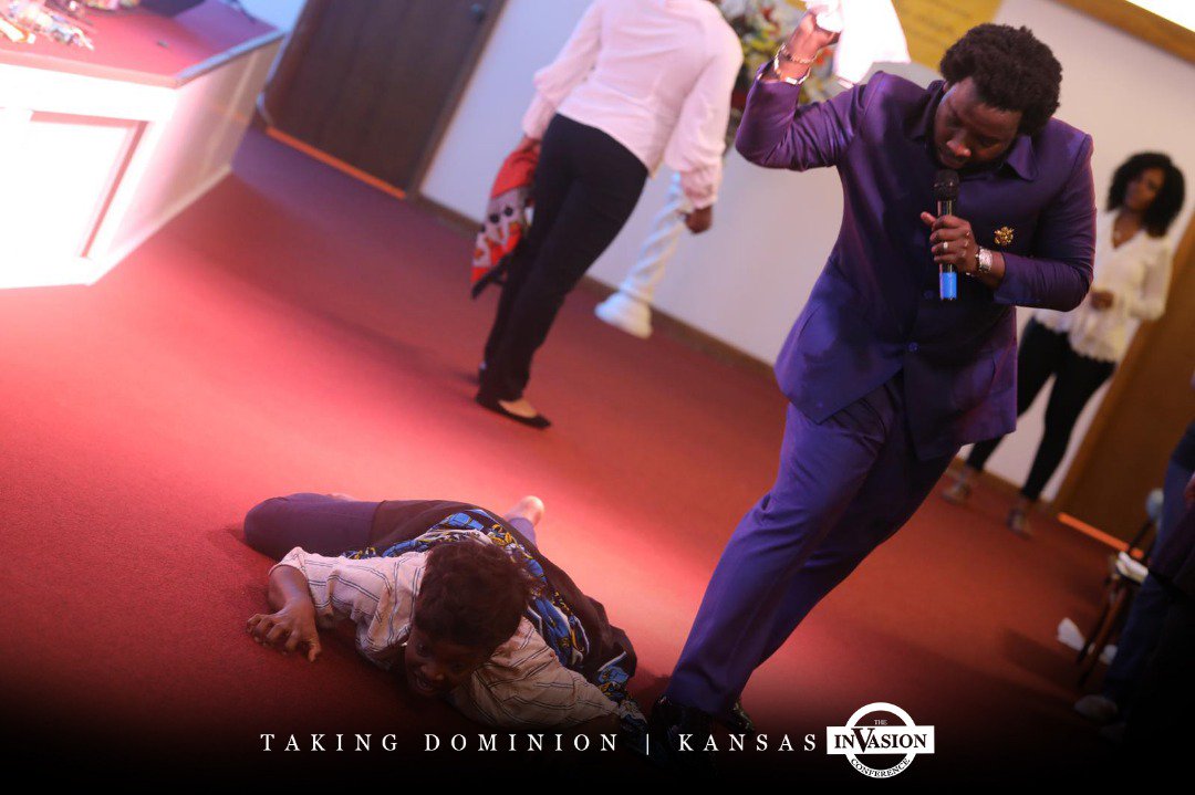 InvasionWorld1's tweet photo. Kansas Invasion Conference was amazing.
I took time to break the WORD and there was a mighty revival. We thank God for the teaching grace. #Newjersey get ready:it’s your turn this FRIDAY and SATURDAY

#Invasion #InvasionConference #TakingDominion #DrBaduPhD @SonnieBaduuk https://t.co/gWDIVo2lnZ
