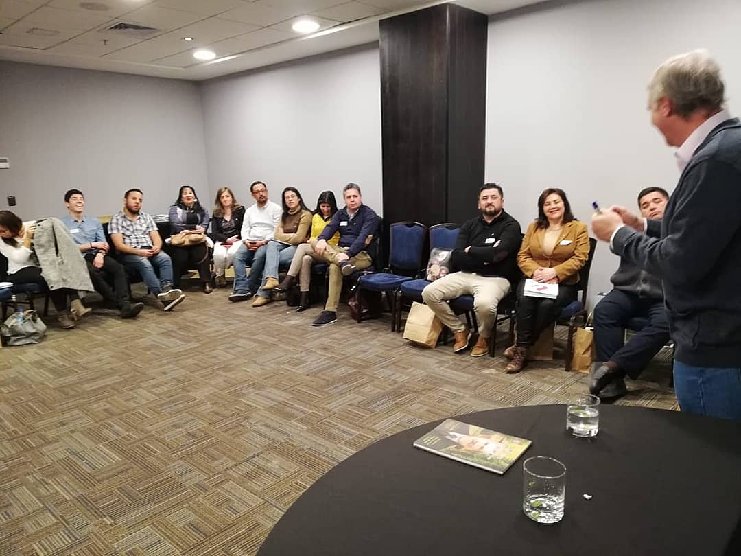 a_republicana's tweet photo. ¡¡Cerrando el primer día del encuentro de coordinadores con @joseantoniokast pudimos conversar sobre lo que hemos logrado y lo que viene!! Atentos, hoy seguimos en la segunda y última jornada!! https://t.co/TpUyv701rf