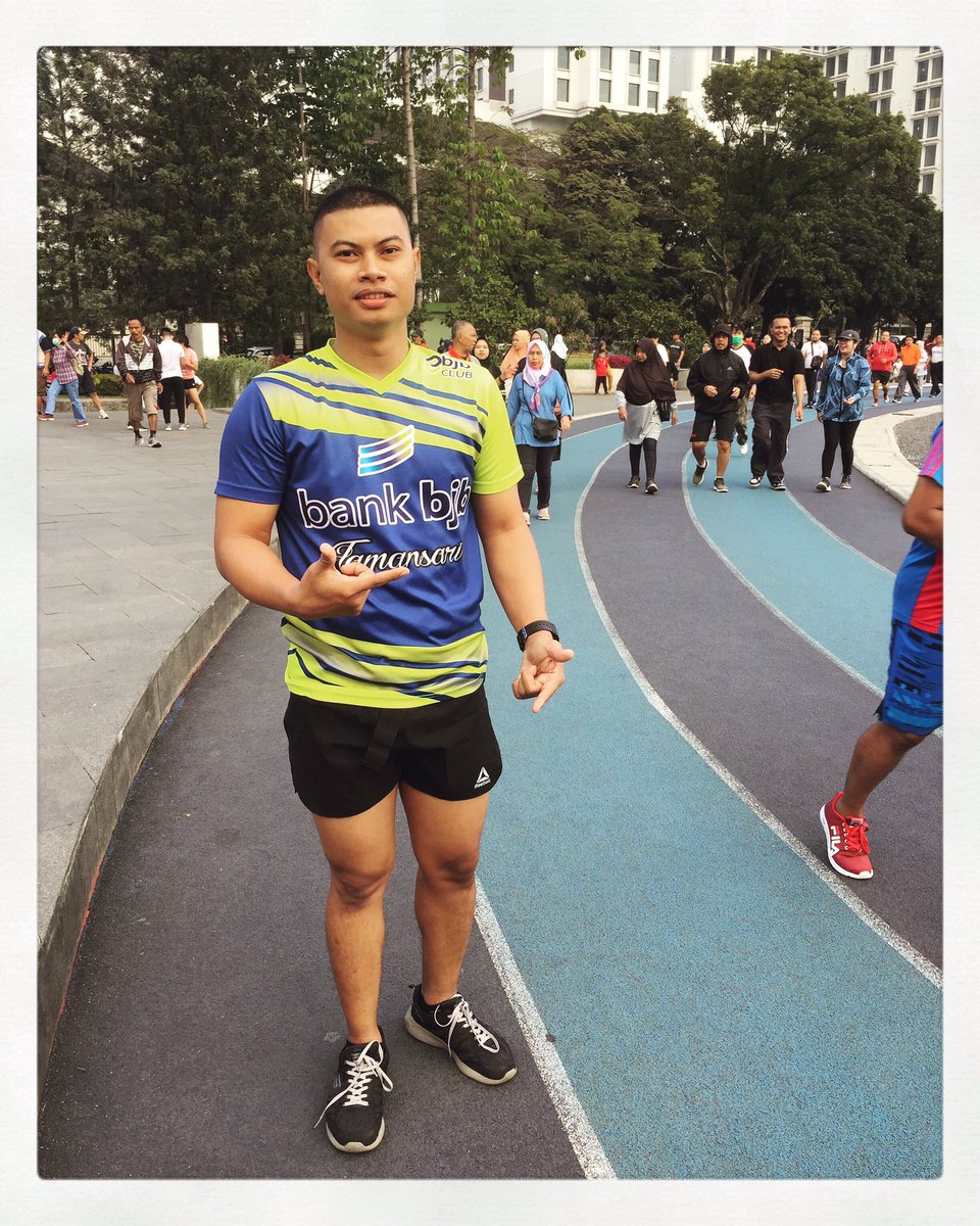 endruxander88's tweet photo. "Kita tidak berhenti berolahraga karena menjadi renta, kita menjadi renta karena berhenti berolahraga. ~Kenneth Coper
.
Bener banget tuh quote dari mas Kenneth, kalo olahraga bikin kita awet muda 😁
.
Btw udah pada olahraga apa belum hari ini teman teman? Tetap semangat 💪🏼😇 https://t.co/sV4zm7uYSP