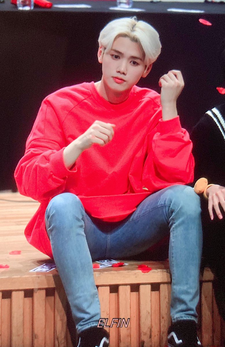 elfin_mh's tweet photo. 190908 상암 팬싸

어깨가 우주야 우주

#X1 #엑스원 #강민희 #민희 #MINHEE #쾌남 https://t.co/UBo5RUAGeQ