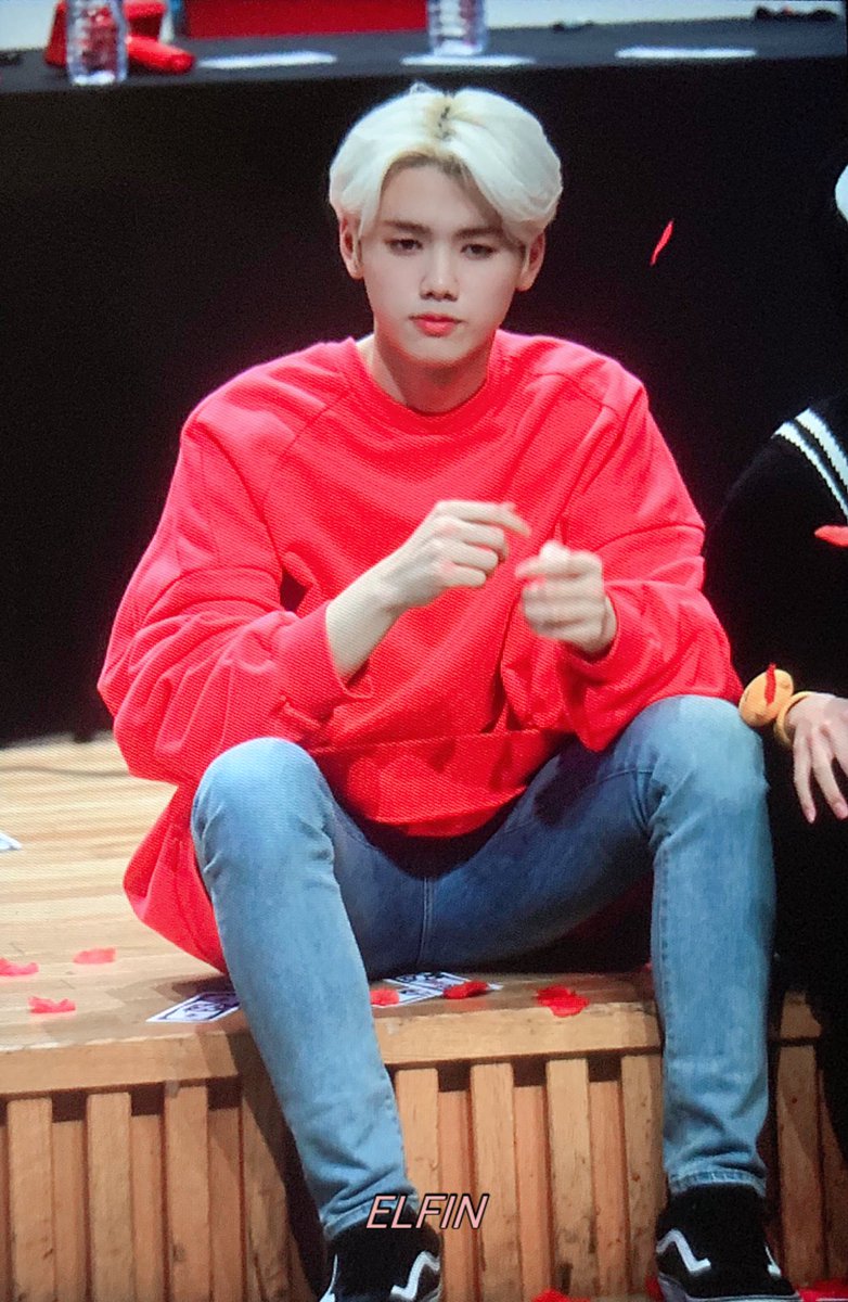 elfin_mh's tweet photo. 190908 상암 팬싸

어깨가 우주야 우주

#X1 #엑스원 #강민희 #민희 #MINHEE #쾌남 https://t.co/UBo5RUAGeQ