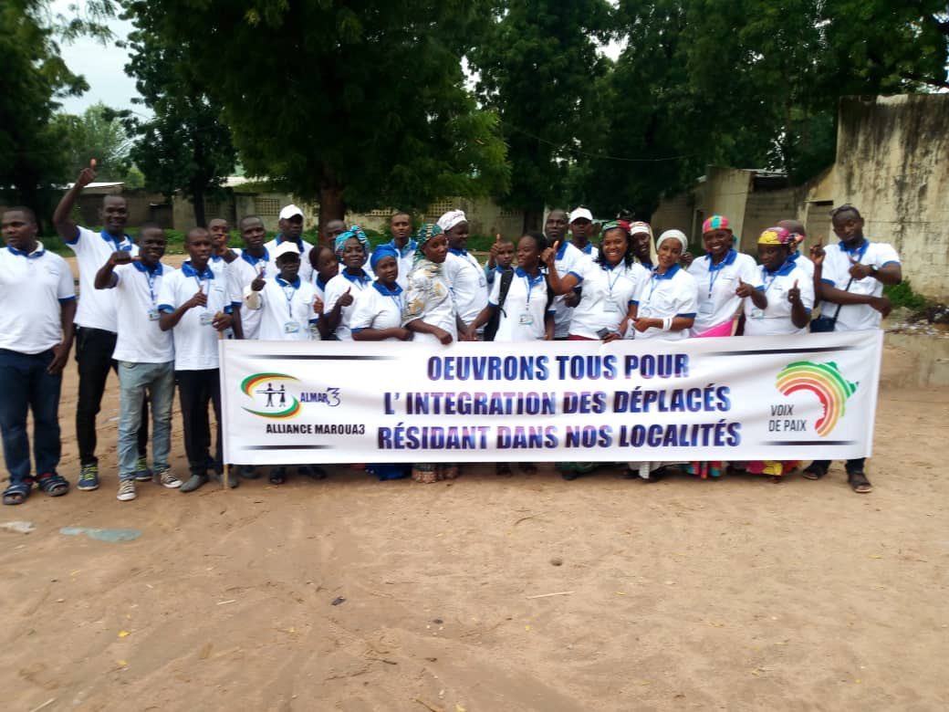 abaliabdou's tweet photo. L’équipe de l’Alliance de Maroua 3 en place pour la Caravane de sensibilisation pour l’intégration des familles des déplacées de Boko Haram dans la commune de Maroua 3
#JeMengage
#VoixDePaix
#Vivre_Ensemble
#Almar3
#TechCamp2019 https://t.co/eVDYbLFHt9