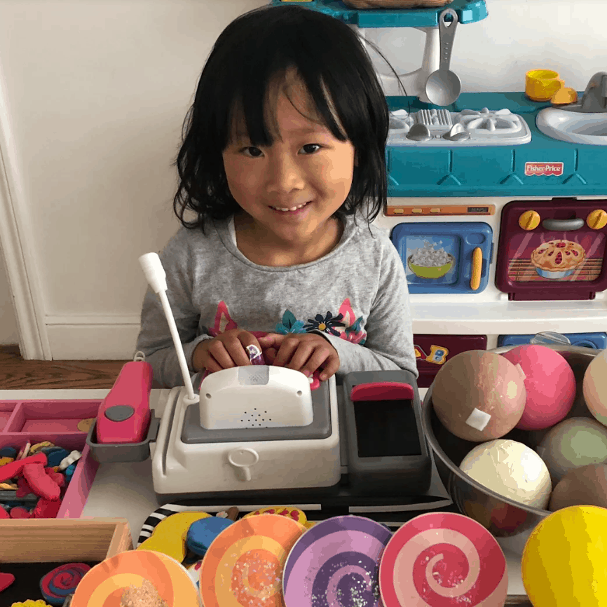Grandmasday's tweet photo. Happy National Grandparents Day! Honored to have a collection of my grandma posts featured on @tinybeansKids. Helpful bits of grandma wisdom - Tinybeans https://t.co/QX9Yffst4B #grandparentsday #tinybeans #GrandmaWisdom #grandmablog #grandma https://t.co/dbANhyiiW8
