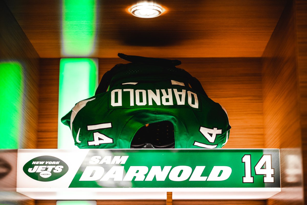 nyjets's tweet image. FIRST FIT: 

Green jerseys, white pants. 

#BUFvsNYJ | #TakeFlight