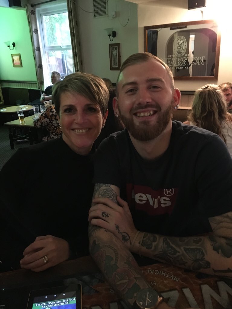 tavstoneclough's tweet photo. #Billynomatespluslee is winning the quiz tonight
@craigs_quiz @tavstoneclough https://t.co/5BEossanda