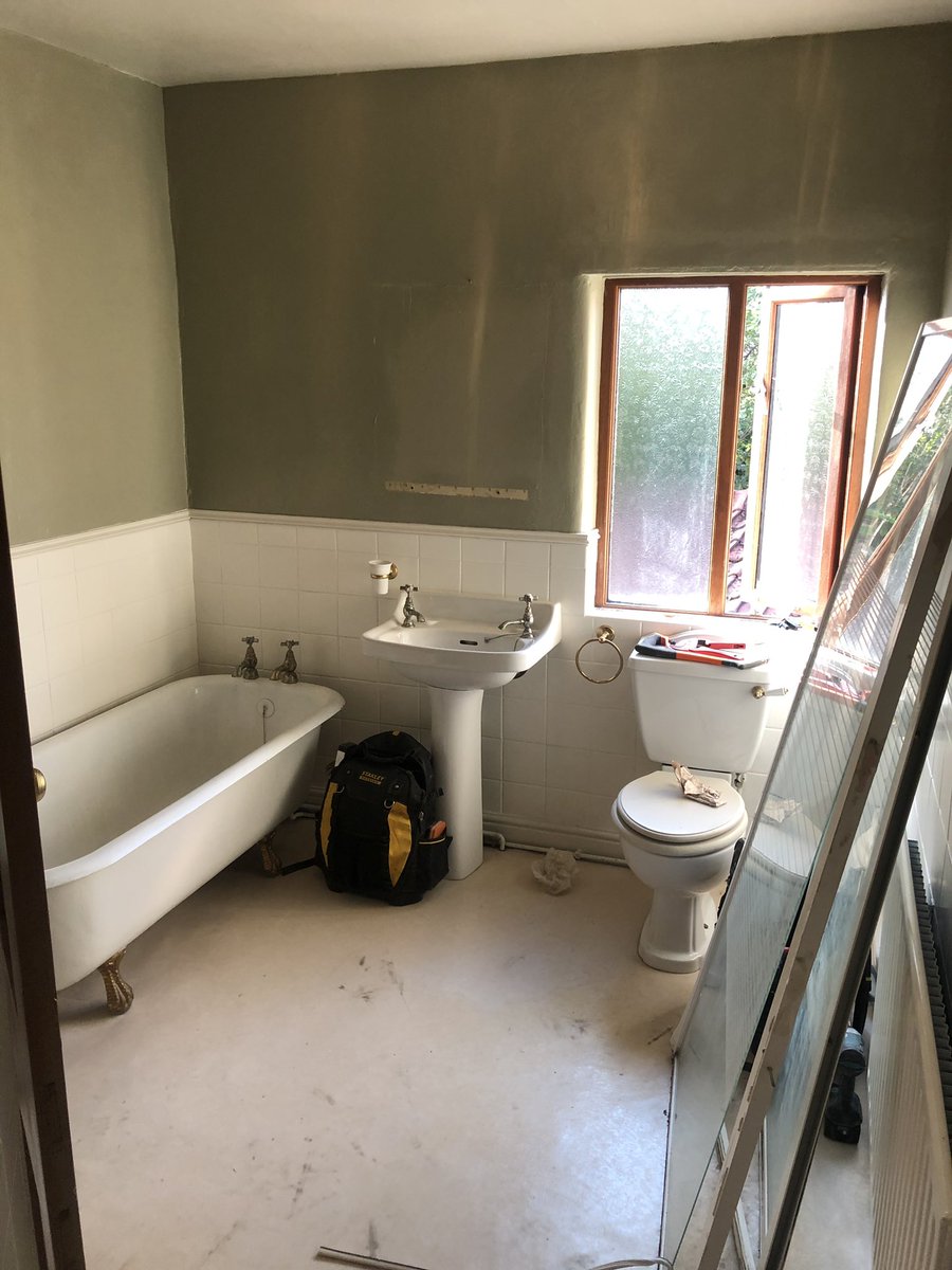 CgnGas's tweet photo. The before images of our just completed bathroom transformation. @CgnGas https://t.co/Rbouo1ij6f