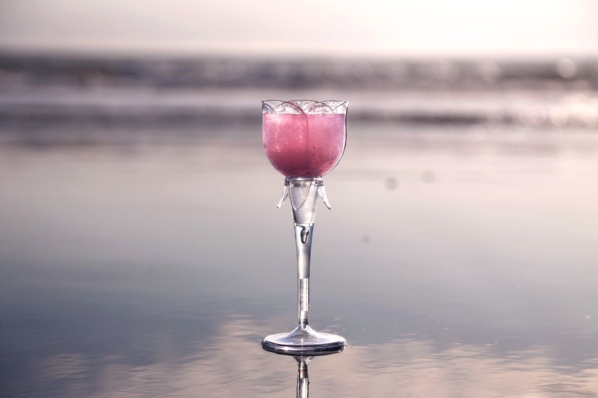 rpassociatesinc's tweet photo. A rose is the ultimate gift, especially one that can last forever 🌹Check out our brand new Eternal Rose Glass and follow the link to find out more https://t.co/WdG9ilhUpB https://t.co/tUyp64vcdj