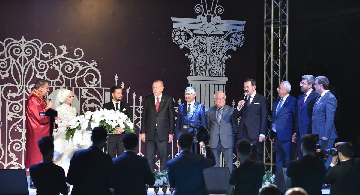 Gümrük ve Ticaret Eski Bakanımız, AK Parti Malatya Milletvekilimiz Sn. <a href="/bulenttufenkci/">Bülent Tüfenkci</a>’nin evladı Melih ve Seray’ın düğün törenine katıldık ve şahitlik ettik. Genç çiftimize ömür boyu mutluluklar dilerim.