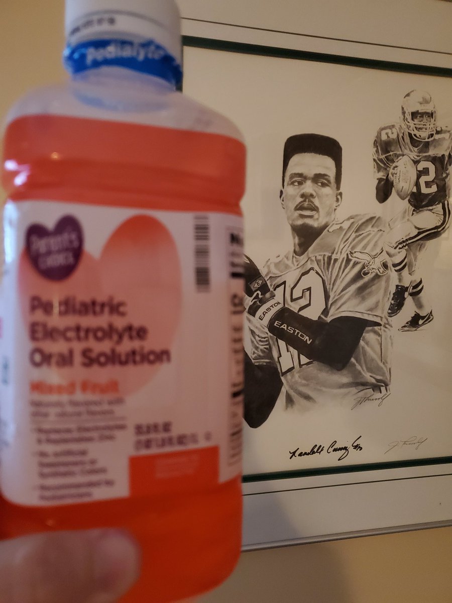 caffienefeen's tweet photo. Part of the post marathon hydration. 
Pedialyte. Pic by my phone charger, oh hey Randall. #FlyEaglesFly 
#viamarathon #recovery https://t.co/Ie5SYxWUYK