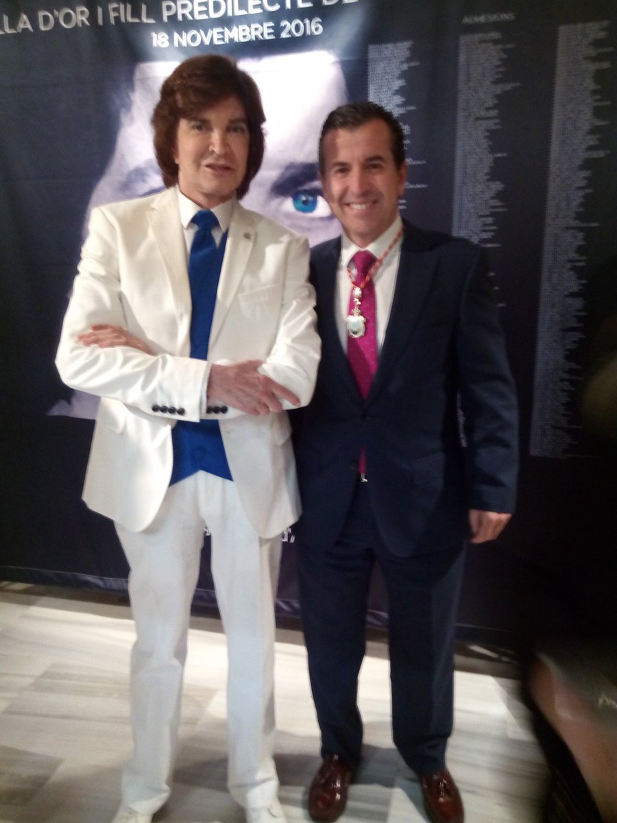 Nos deja un gran artista que ha llevado el nombre de Alcoy y de España por todo el mundo. Nunca te olvidaremos <a href="/CamiloSesto/">Camilo Sesto</a> DEP