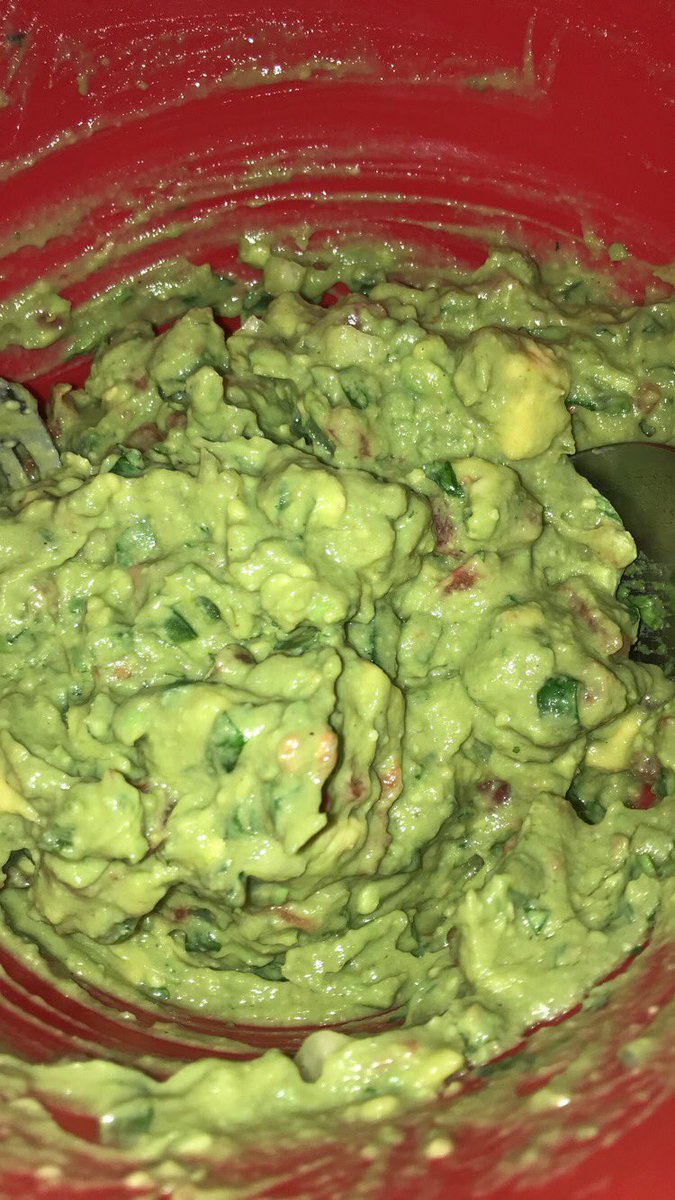 MBenji1020's tweet photo. Football menu is as follows: sliders, taquitos, fresh jalapeño guacamole, and buffalo garlic wing dip 🎉🙌🏼❤️ #partytime #FootballSunday #FootballSeason #menu #Woyp #GoBigBlue #GiantsNation #GiantsPride #SundayFunday https://t.co/0RBtzwX7gq