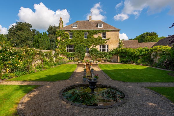 stamford_pride's tweet image. Are you looking for a new place to call home? Take a look at the property pages in Stamford Pride to see some of our featured properties from Fine and Country, James Sellicks, Strutt and Parker and more! issuu.com/pridemagazines… #propertypages #stamfordpride