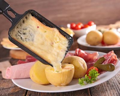 Corentin_Mlbrn's tweet image. Avec le froid qui revient, et pour que tout le monde soit d'accord
Rt pour la raclette
Fav pour la fondue