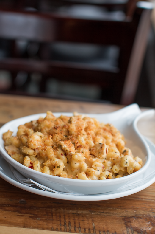 thefoxandturtle's tweet photo. An oldie - but most definitely a goodie - try our spicy mac and cheese with grilled chicken today! https://t.co/vjk77hEk17
