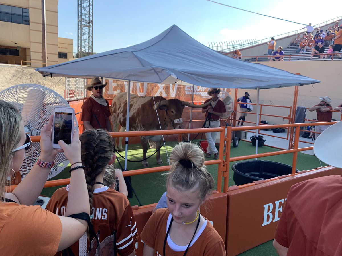Fitz2K21's tweet photo. Had a great time at #texasvslsu the game was crazy thanks to @TexasFootball @BCarringtonUT @DrewMehringer and @Coach_Naivar for having me.
@Mansell247 @roswellsports @roswellrecruits https://t.co/ooip2ljzw0