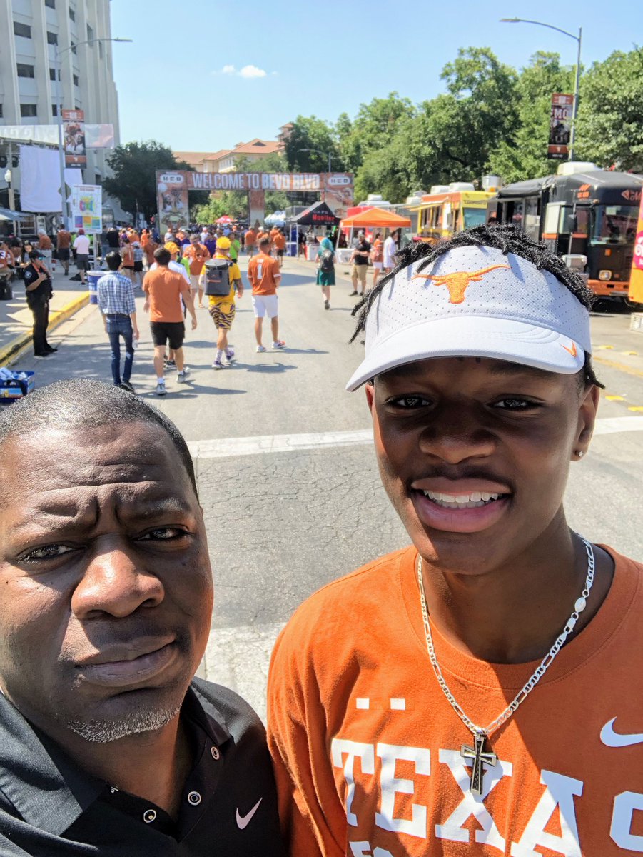 Fitz2K21's tweet photo. Had a great time at #texasvslsu the game was crazy thanks to @TexasFootball @BCarringtonUT @DrewMehringer and @Coach_Naivar for having me.
@Mansell247 @roswellsports @roswellrecruits https://t.co/ooip2ljzw0
