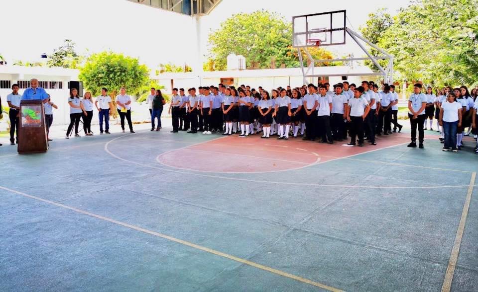 CECyTE_QRoo's tweet photo. El Dr @JOrtizCardin dio inicio al Ciclo Escolar 2019-2020 de Prepa Modular, dando la bienvenida a 1168 alumnos y atendiendo así las indicaciones del Gob. @CarlosJoaquin y de la Sria. de Educ. @ana_anaissabel, para generar más y mejores oportunidades de educación.
#JuntosAvanzamos https://t.co/mhZbJIAJrx