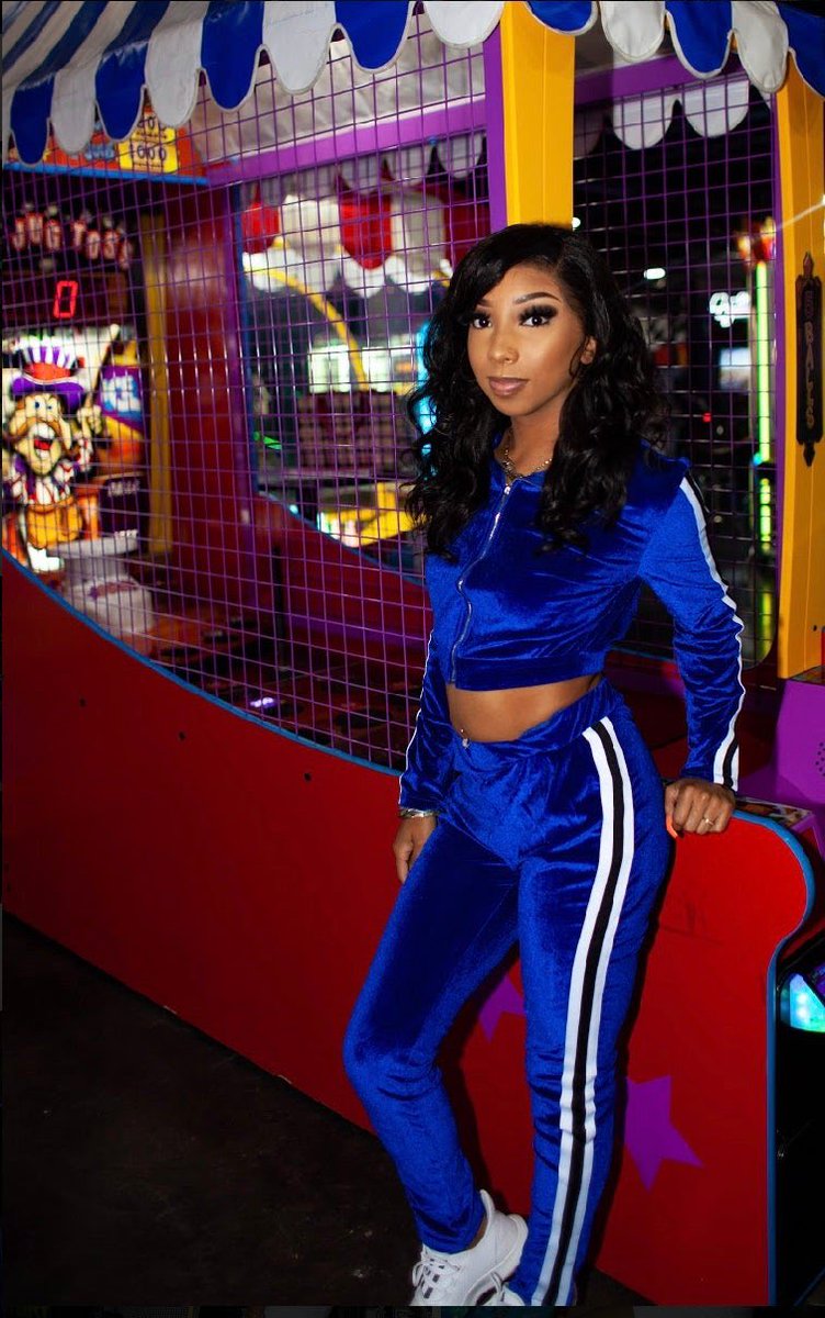 Pinktrapcollec1's tweet photo. Y’all know fall season is here fr 😛🍂 Yalll better cop up on these sweatsuits 🥰 Our NEW “Coolin Blue” sweatsuit is NOW AVAILABLE ♿️ https://t.co/pWUnuUY7Fw 💕🏚 #pinktrap #fallfashion #sweatsuitseason #falltrends2019 https://t.co/lgcnIf62OL
