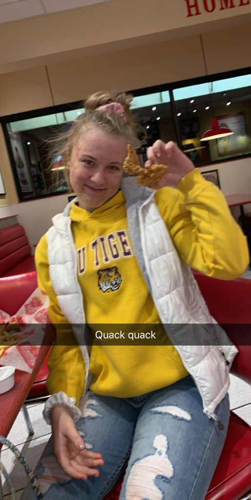 malloryp_2's tweet photo. happy birthday Z!! Thank you so much for ballin up with me and never failing to make me laugh. Don’t party too hard ;) have the best day ily lots 😘@Kenzee_Eaton09 https://t.co/Rn8TCOZuCm