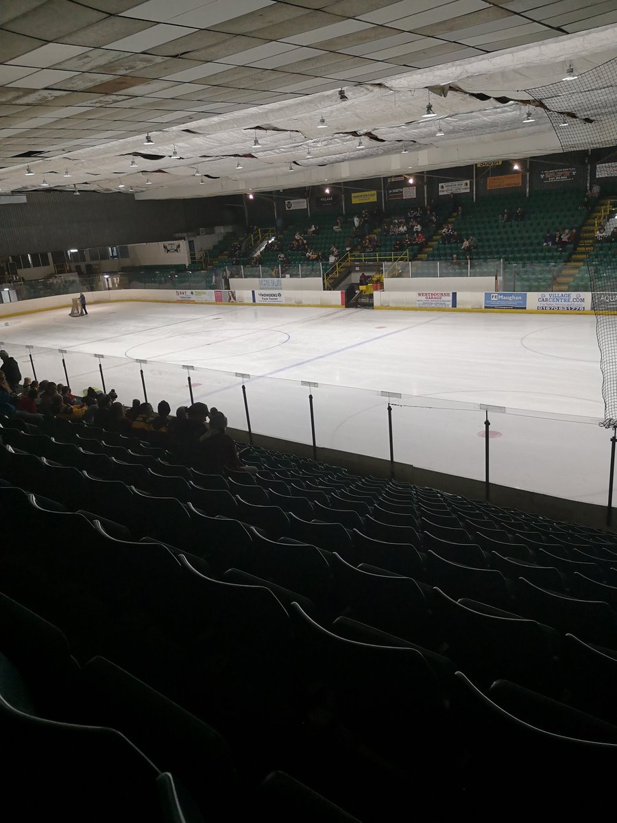 DavidsWilliam's tweet image. It's the same old grotty place it's been for the past umpteen years, however, when the hockey season starts, it's one of the greatest places on earth - 'The Rink'. #GreatestGameOnEarth #coyw #WhitleyWarriors #HockeyNight