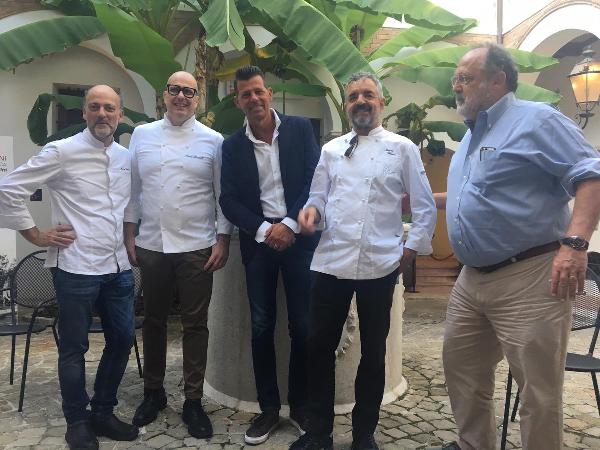 identitagolose's tweet photo. Oggi a Senigallia presentiamo Identità di Gelato, progetto in arrivo nel 2020 nella capitale golosa marchigiana: protagonisti @morenocedroni, @brunellipaolo65 e @maurouliassi https://t.co/DMU34FGMyh