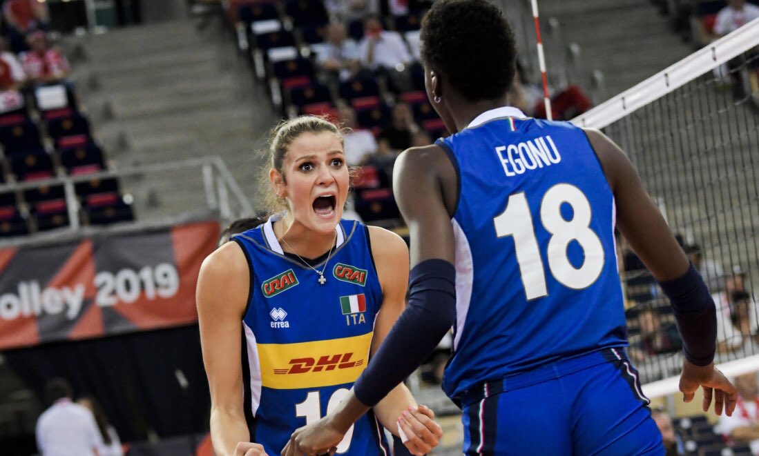 ItaliaTeam_it's tweet photo. CI PRENDIAMO IL BRONZO! 🥉

Agli Europei l’Italia supera la Polonia 3-0! 🥳

#ItaliaTeam @Federvolley #EuroVolleyW https://t.co/SNV0d5IBoZ