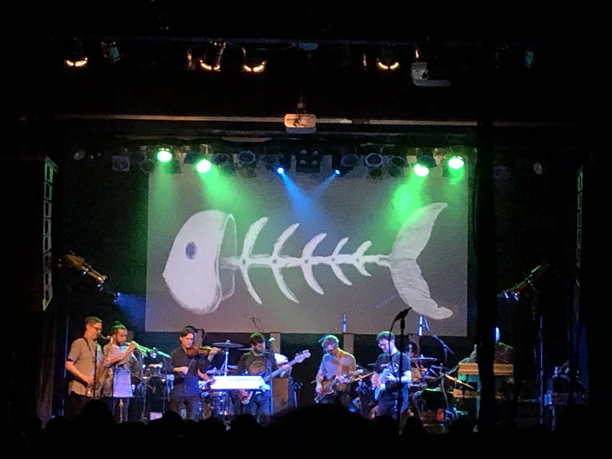 little_one's tweet photo. Packed last night @thephoenixtdot for the early @RealSnarkyPuppy show #Immigrance #boblanzetti #feedthatcat #passthegoddamnedbutter @blond_spot https://t.co/g1VuWX6T5B