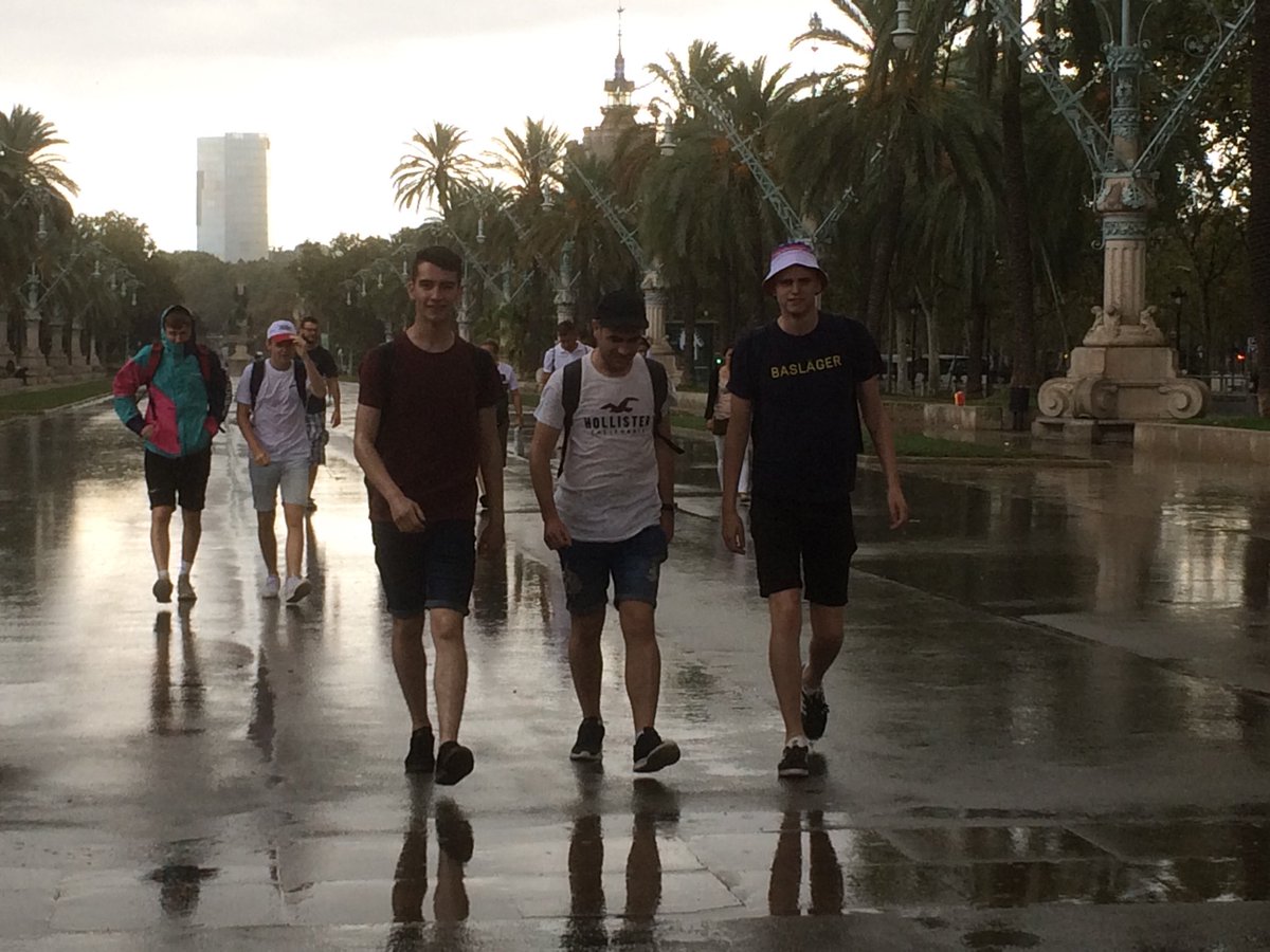 FiWilliams's tweet image. Walking wet places in monumental spaces ⁦@gidchester⁩ #gidfield GIDBCN2019