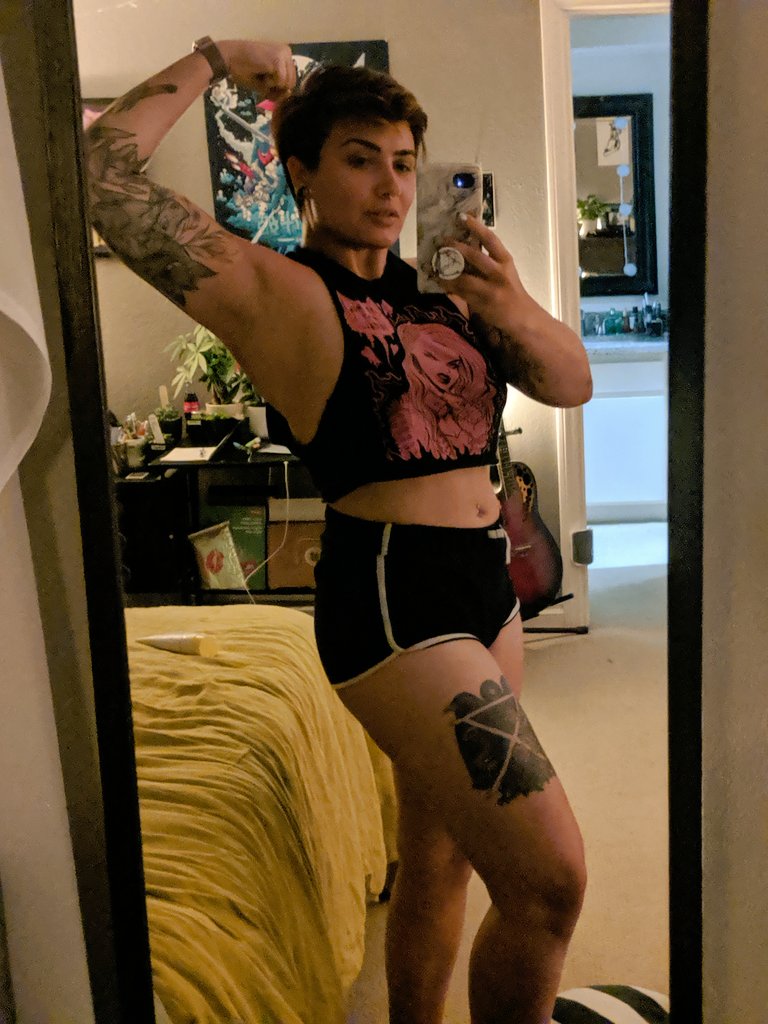 AustenMarieTV's tweet photo. Before- unhealthy eating habits, super restrictive, literally hours of working out a day, very unhealthy mindset, hated my body. (2012)

Now- eat big meals, lift, bike, yoga, functional strength, feel the sexiest and most powerful I've ever been. https://t.co/eJfg2Oj2Ee
