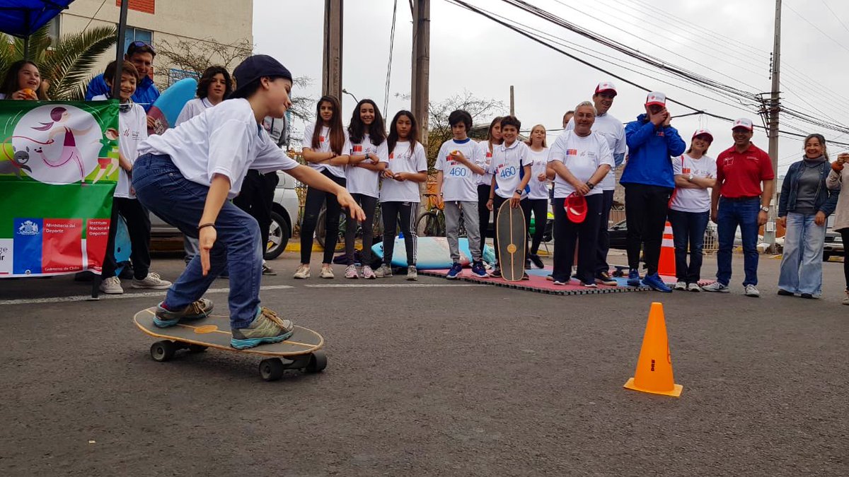 Gore_Tarapaca's tweet photo. #ChileSeMueve 🇨🇱 - La mejor manera de terminar la semana es haciendo deporte en familia!! Intendente @MAngelQuezada participa en Calles Abiertas 🏃🏻‍♀️🏃🏻‍♂️. Los esperamos hasta las 14hrs frente al estadio Tierra de Campeones 👏🏻👏🏻 https://t.co/bfmBFU93Yc