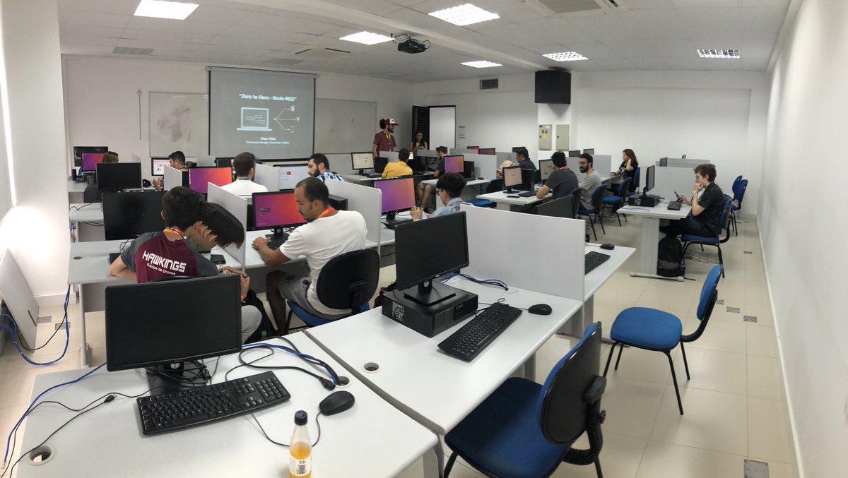 erickwendel_'s tweet photo. @_DiegoTeles’ workshop talking about Zero to hero with @NodeRED #hacktown2019 #hacktown https://t.co/4dFIhIe8RD