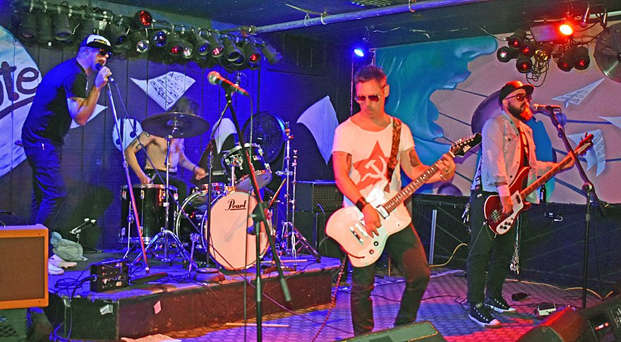 Baabes at the Rat Beach Party