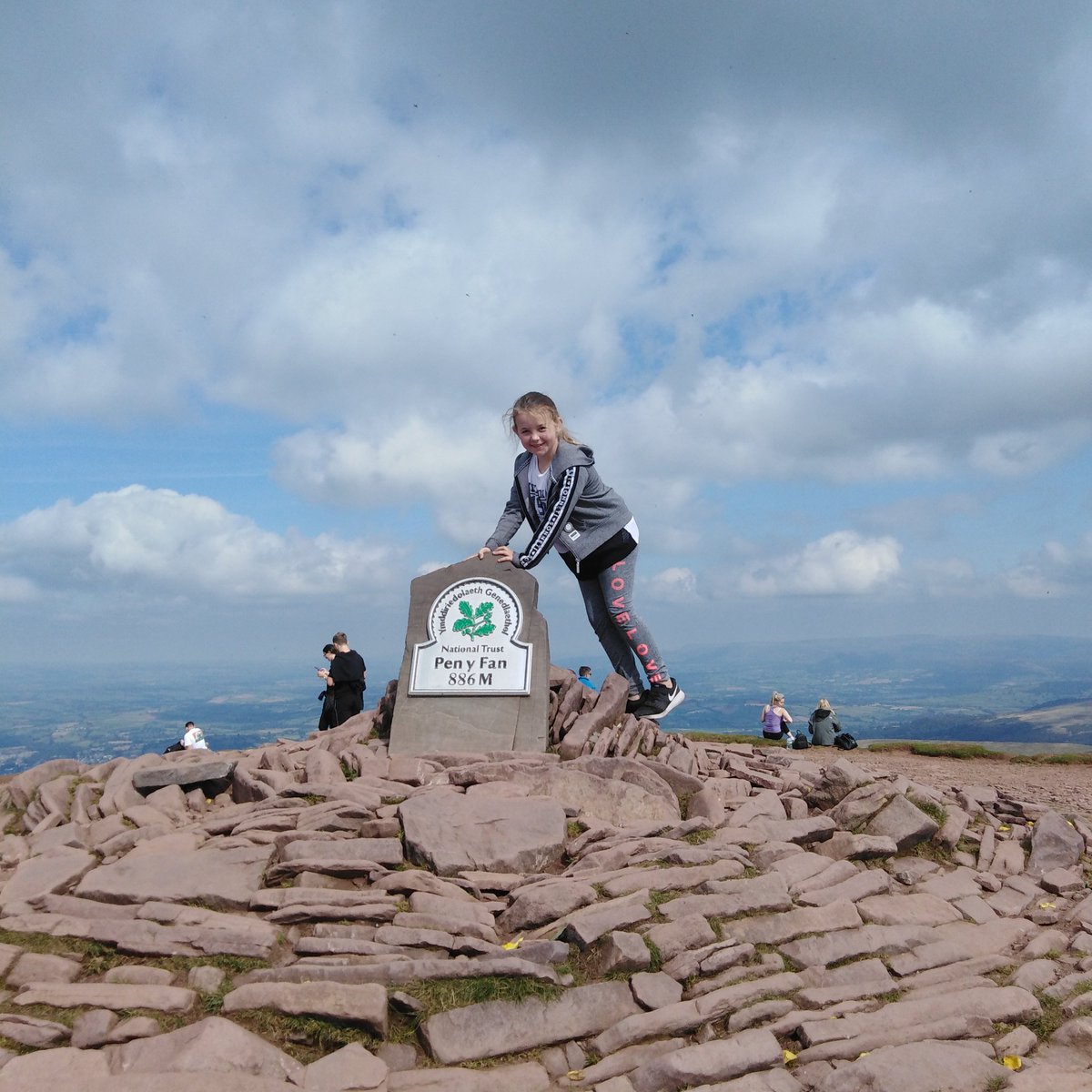 ceririse's tweet photo. @CadoxtonPS Jasmine wanted you to see how a tive she's been this weekend #penyfan https://t.co/g1p9lLYSr2