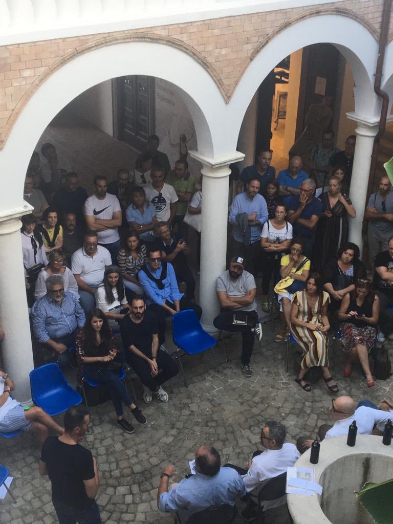 ele_cozzella's tweet photo. “In questo momento il mondo della gelateria italiana è di alto livello, le nuove generazioni sono molto preparate e competenti. E per fortuna c’è anche formazione” @brunellipaolo65 alla presentazione di Identità di Gelato a #Senigallia https://t.co/guomTrzDrF