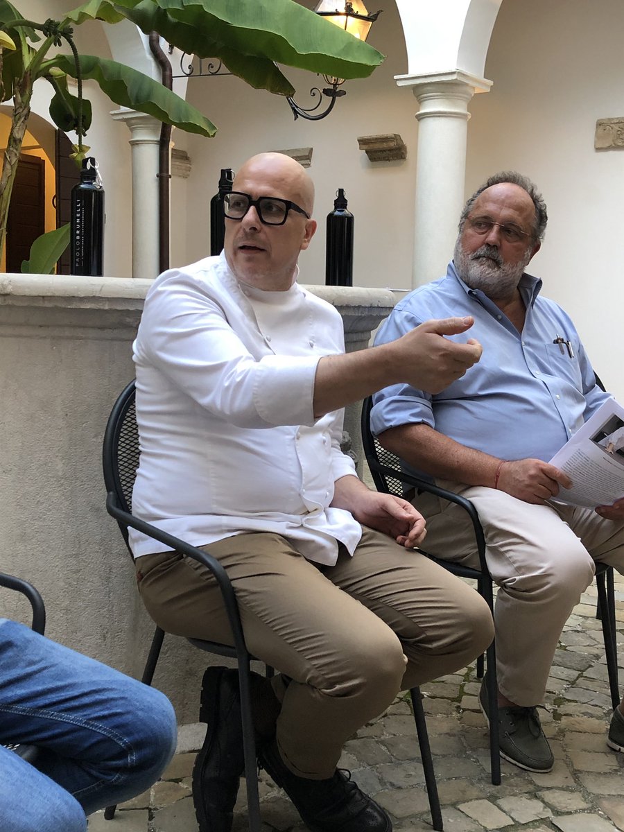 ele_cozzella's tweet photo. “In questo momento il mondo della gelateria italiana è di alto livello, le nuove generazioni sono molto preparate e competenti. E per fortuna c’è anche formazione” @brunellipaolo65 alla presentazione di Identità di Gelato a #Senigallia https://t.co/guomTrzDrF