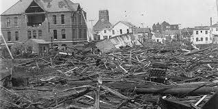 BlakeMathewsWX's tweet photo. On this day in 1900, Galveston went from the 2nd richest city in the US to total obliteration in mere hours. 6,000-12,000 people died in what is still the deadliest hurricane in US history. #KHOU11 https://t.co/jER2cjXTY7