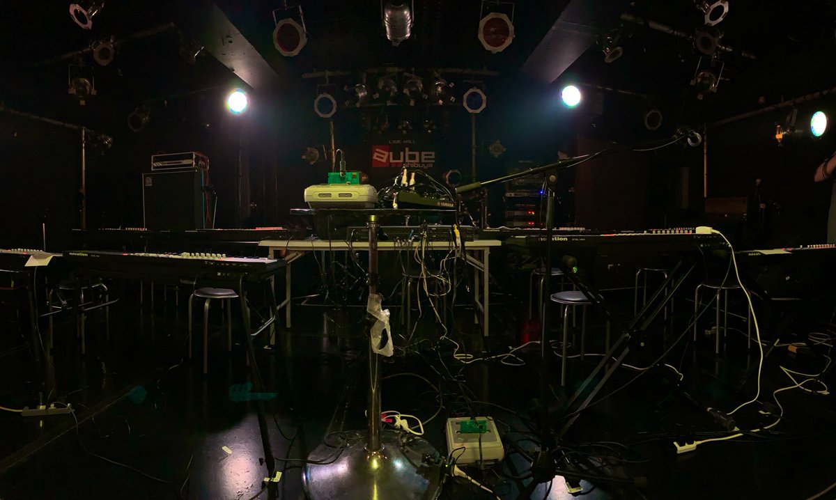 portblacksand's tweet photo. SNES BAND、ついに見れた!9人揃うと壮大感MAX!泣きそうに。DQ、FFどちらもSFC初タイトルというナイスチョイス。FF4のフィールド、バトル系で鳥肌。8人の手の動きを見て楽しむ。一人一人が真顔で鍵盤を打つ姿は、ピアニストと言うより「職人」そのもの。正にゲーム音楽の匠だ!!
#JADE7 #SNESBAND https://t.co/xYjFF3u95l